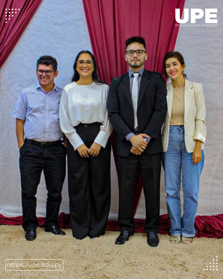 Estudiantes de Arquitectura UPE se reciben tras la Presentación del Trabajo Final de Grado